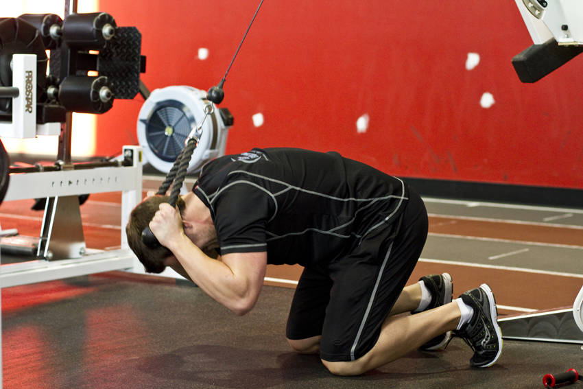 Kneeling Cable Crunch With Alternating Oblique Twists variant 2